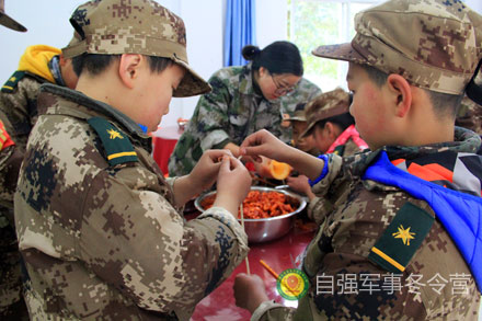 冬令营包饺子