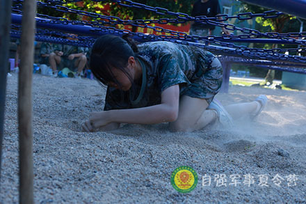 匍匐前进训练