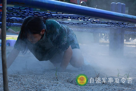 匍匐前进训练